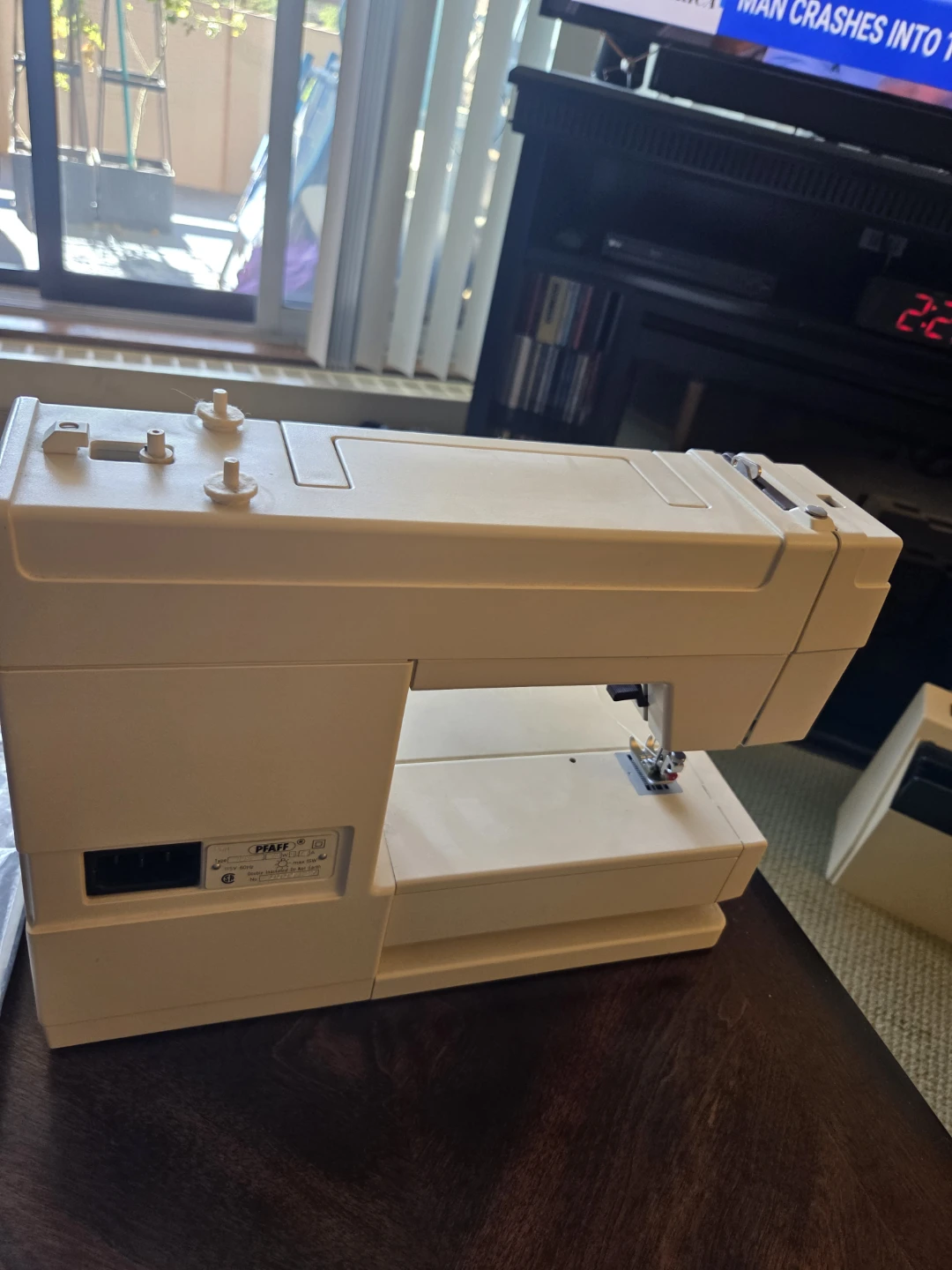 Pfaff Hobbymatic 947 Sewing Machine - photo 4