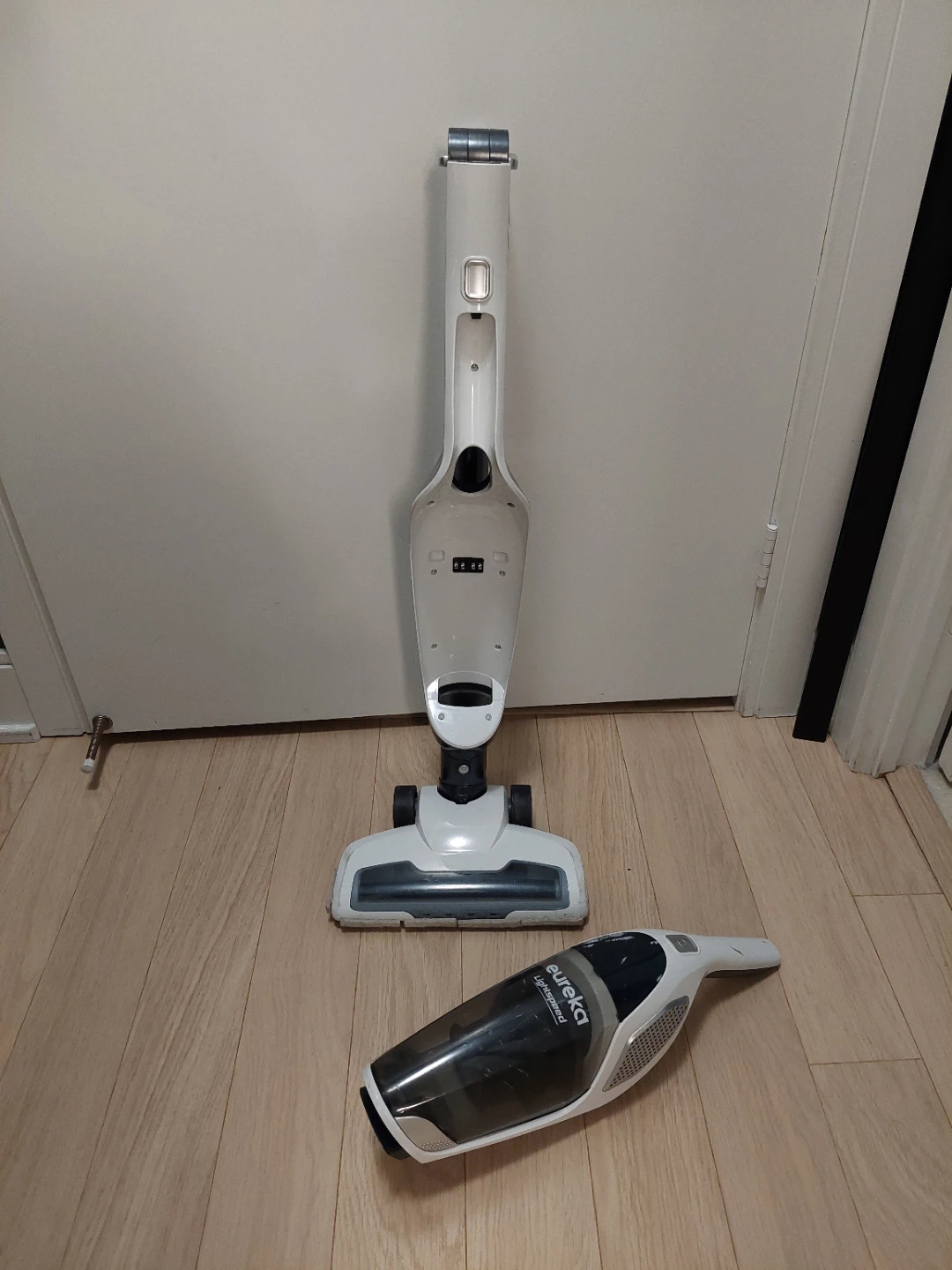 Eureka Lightspeed Vacuum (PARTS ONLY) - photo 2