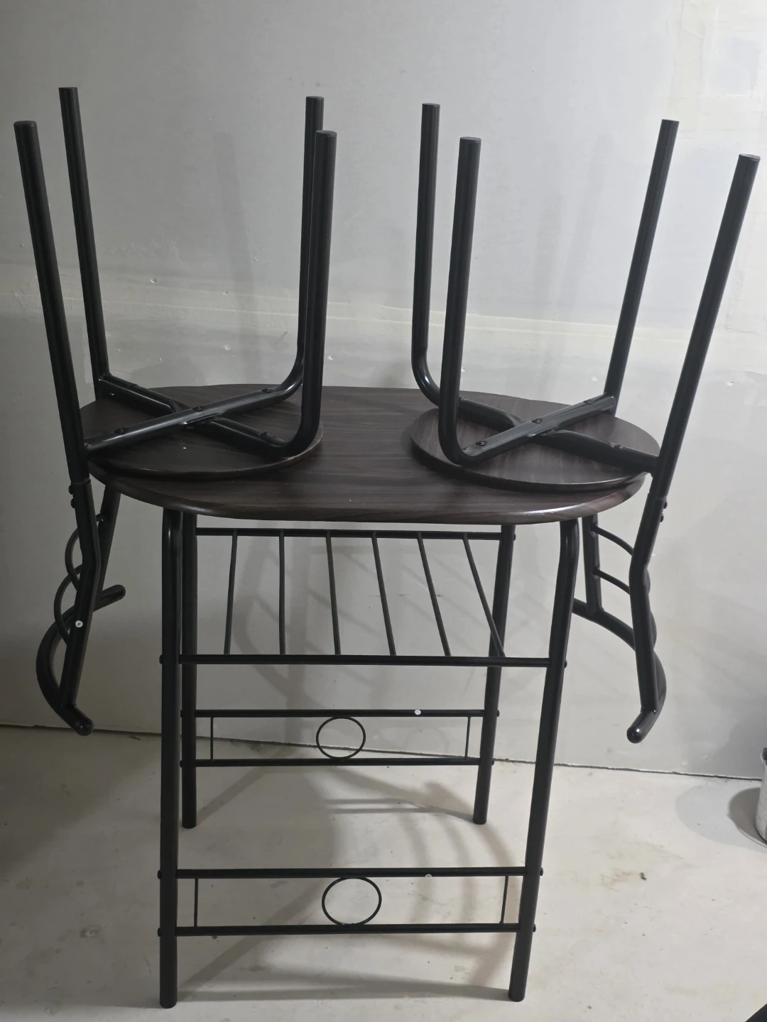 Small Pub Table with Two Stools - photo 2