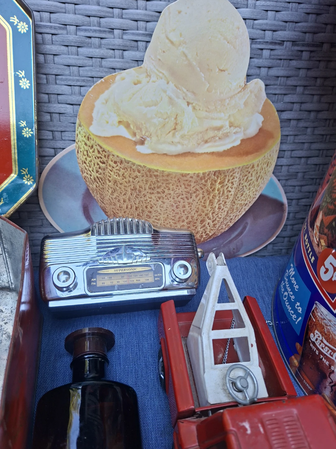 Bulk Vintage Bundle: Pepsi & Riley's Tins, Novelties - photo 5
