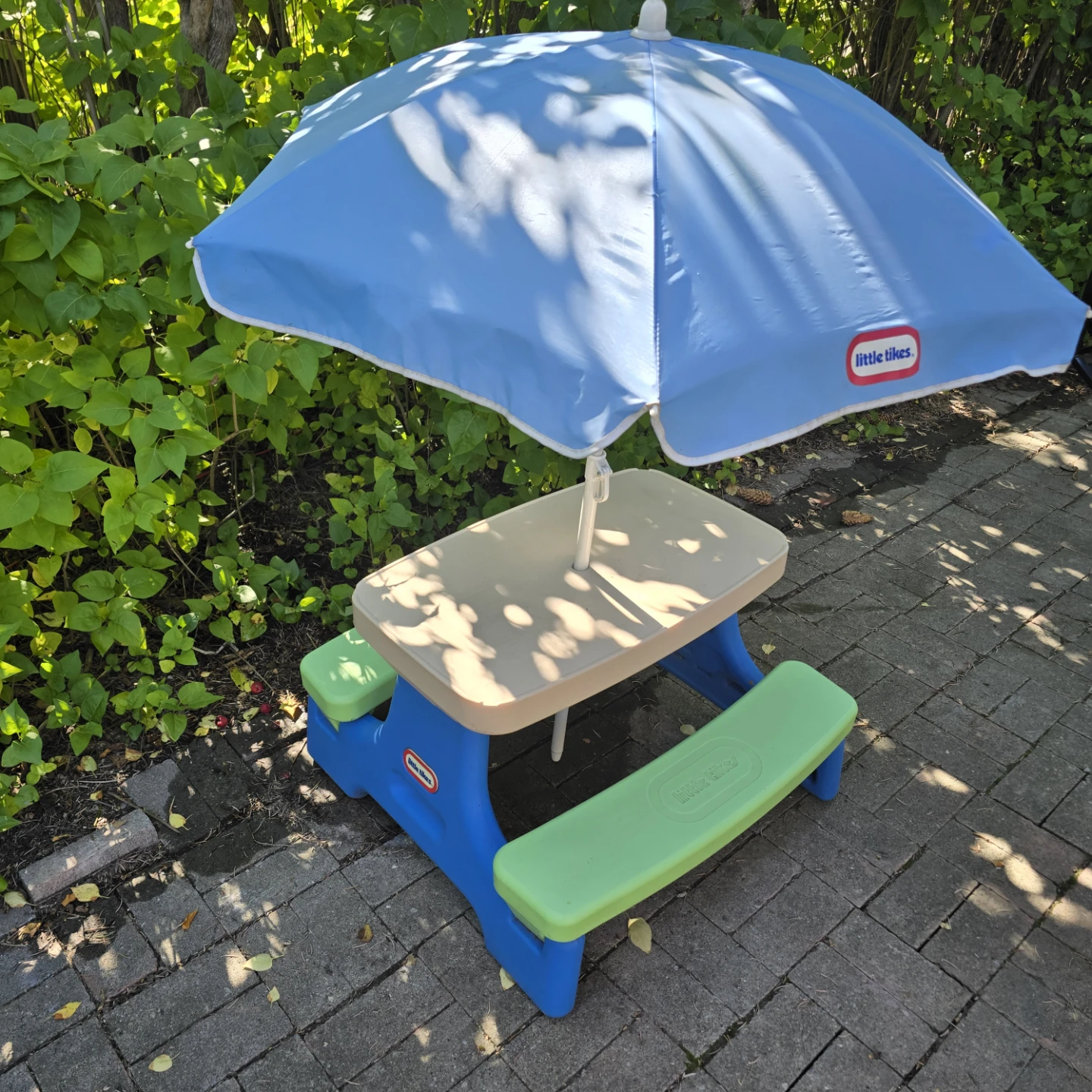 Little Tikes Kids Picnic Table with Umbrella - photo 3