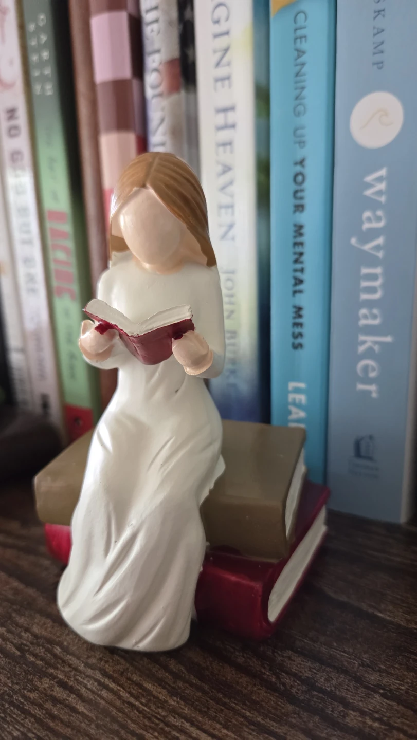Book Lover - Girl Reading Book Figurine – Bookshelf Decor *new - photo 2