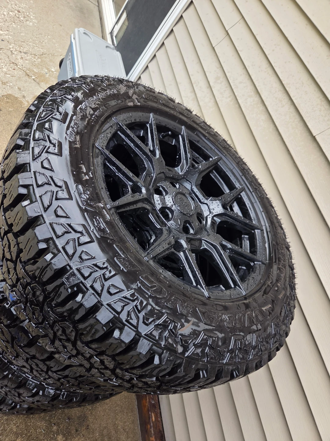 New Goodyear wrangler & Moto Metal tires wheel package 275/60R20 - photo 2
