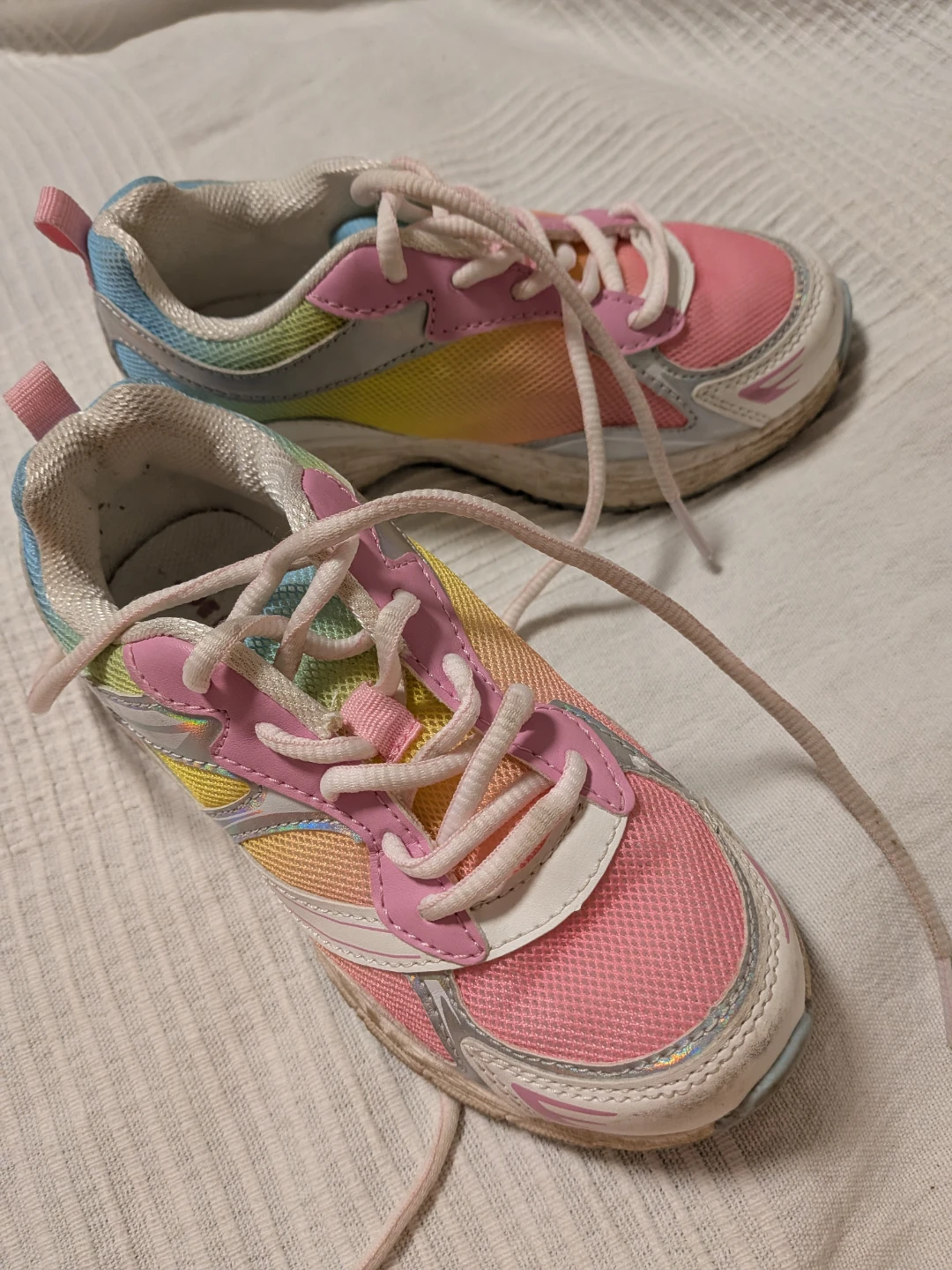 Kids Joe Fresh multicolour sneakers size 13 🏈