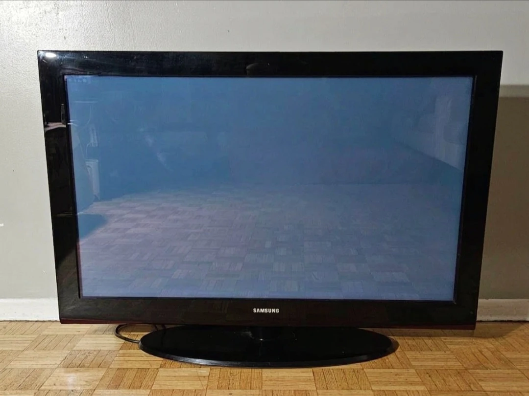 Samsung Flat Screen TV 🖥✨️ - photo 4