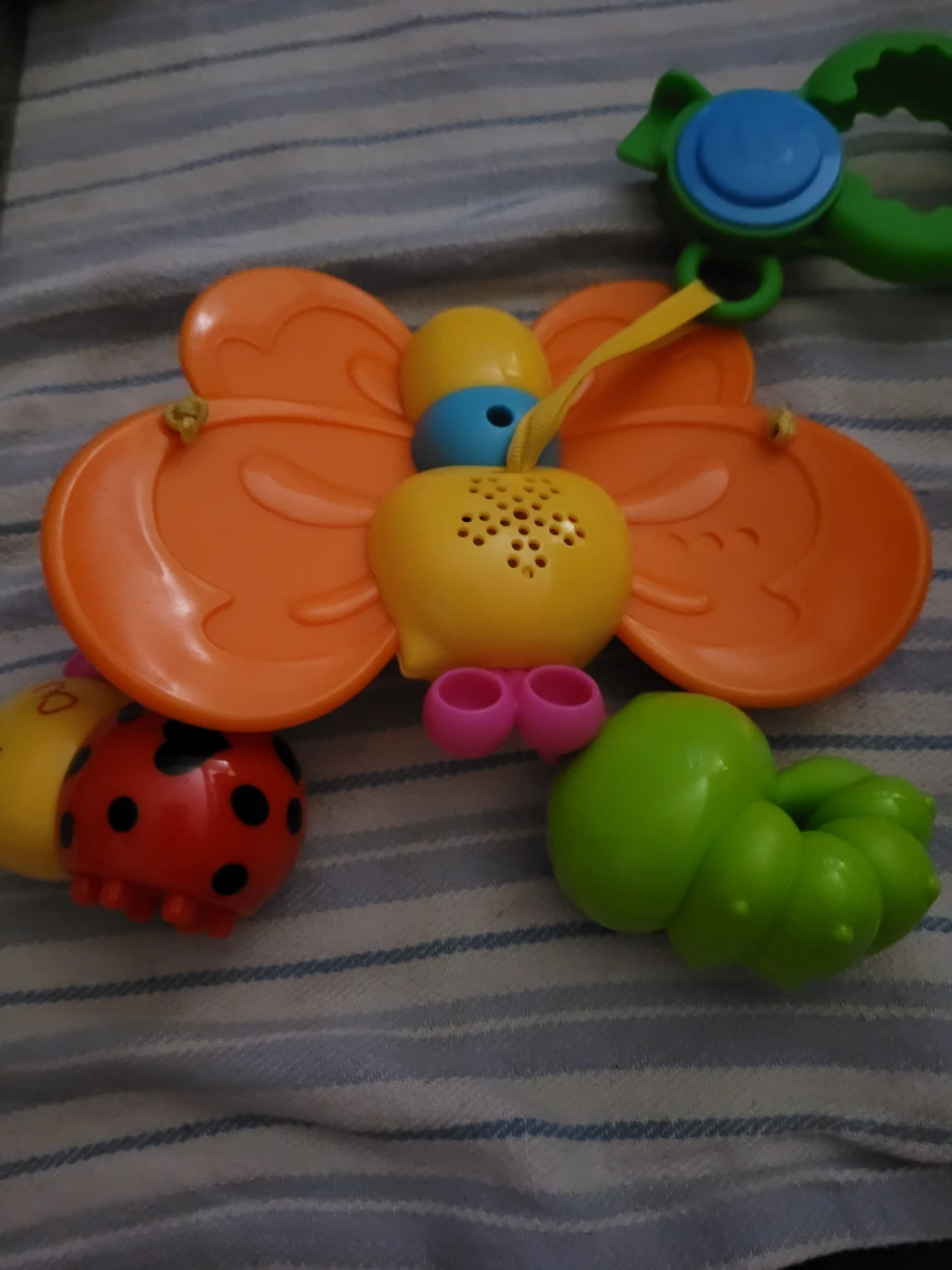 B kids sensory friends bugs carseat baby toy