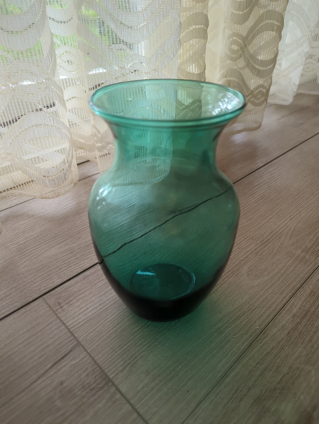 Set of two green glass vases - photo 2