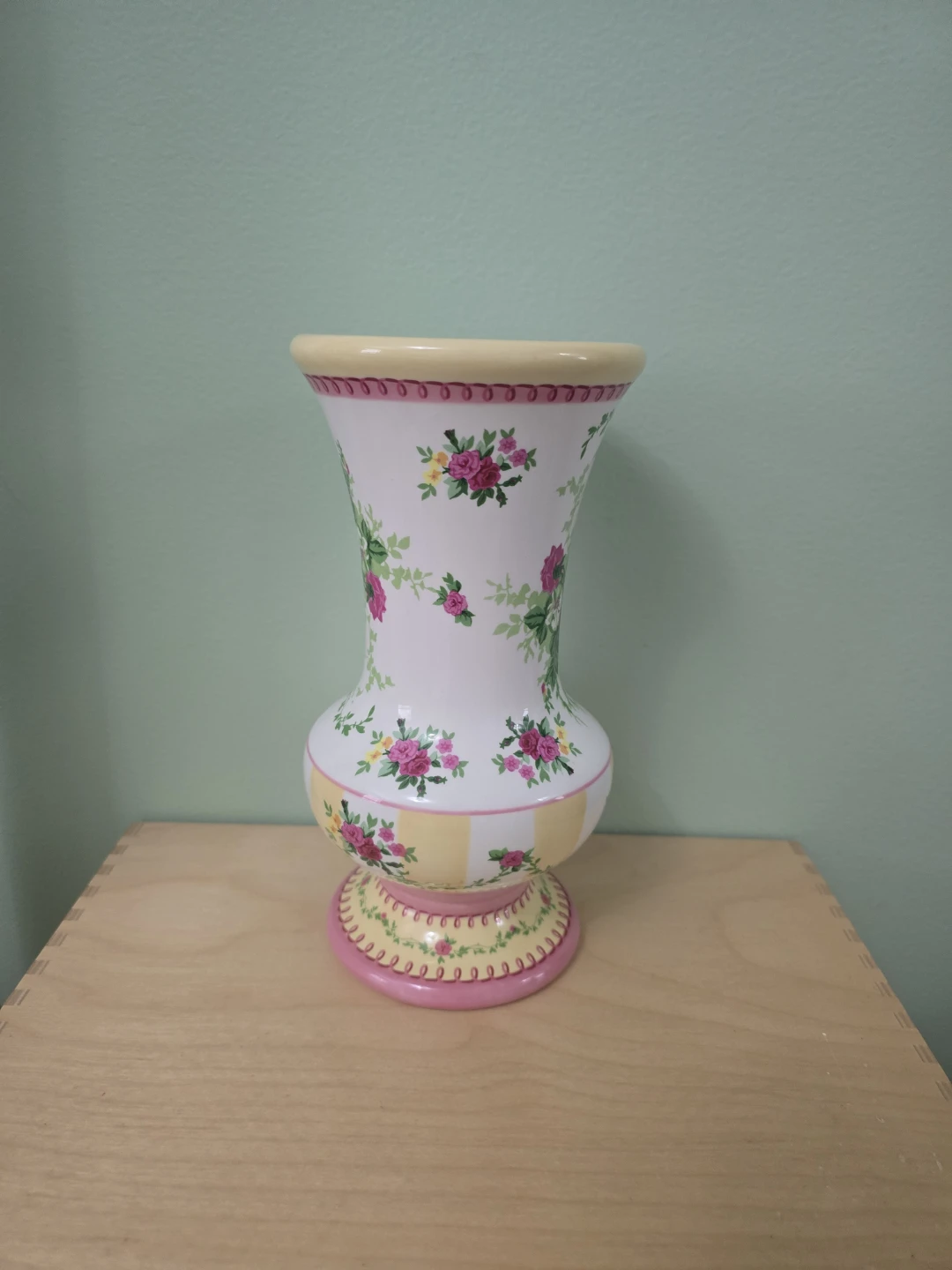 💐 Floral Ceramic Vase