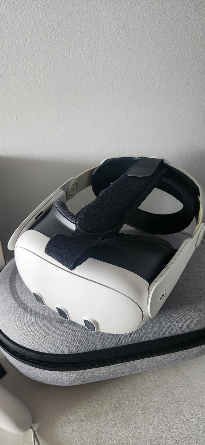 Meta Quest 3 128GB VR Headset with accessories - photo 3