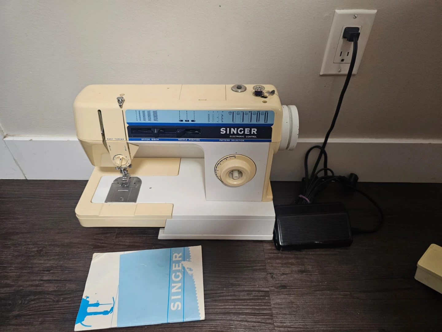 Singer Electronic Control Sewing Machine