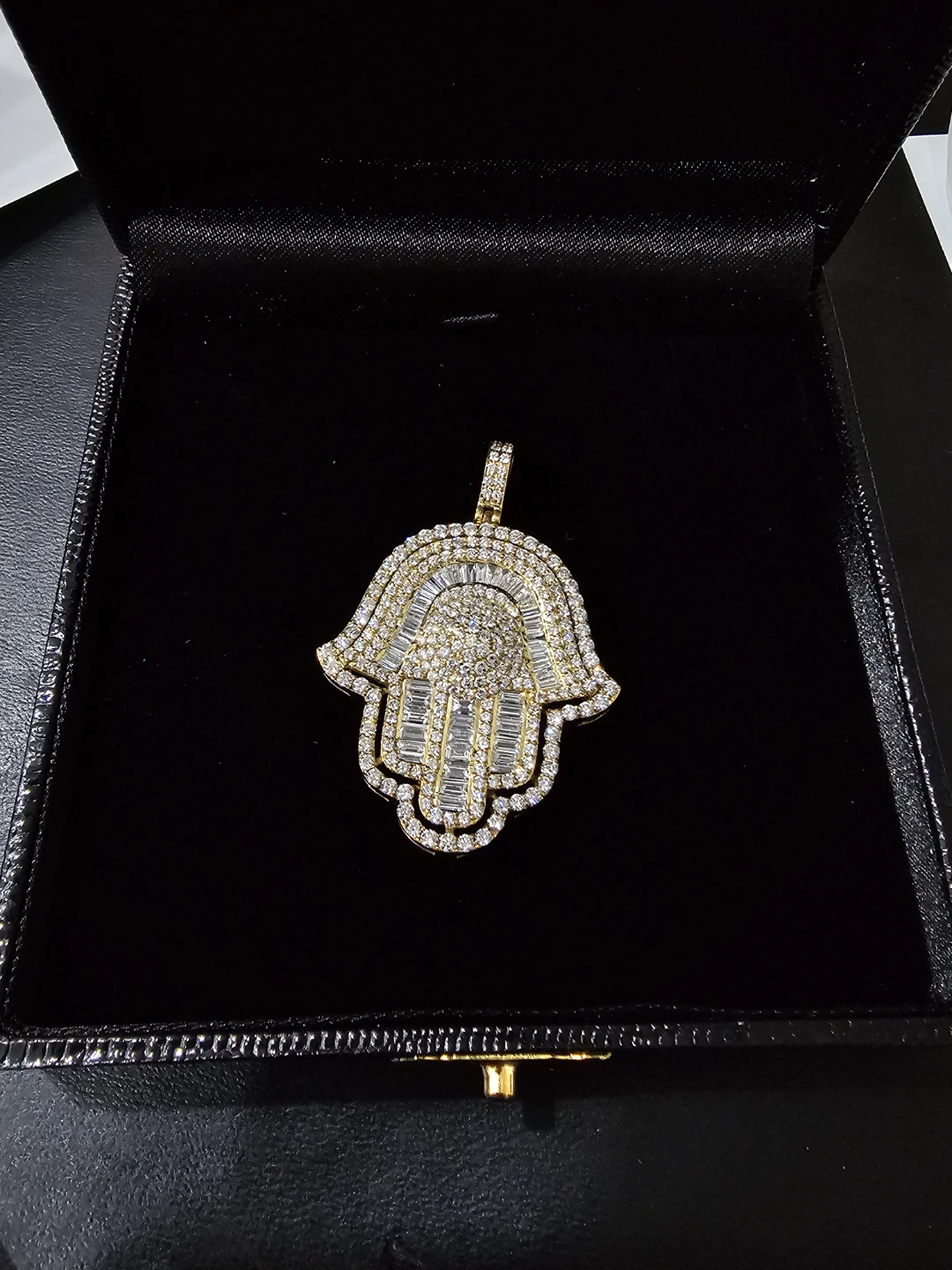 Gold Hamsa Pendant with Baguette and Round Diamonds - photo 3