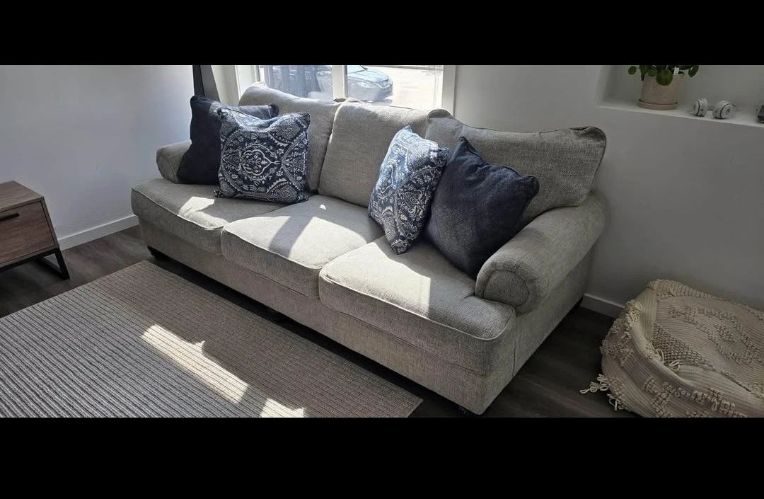 Gorgeous Ashley Sofa - photo 2