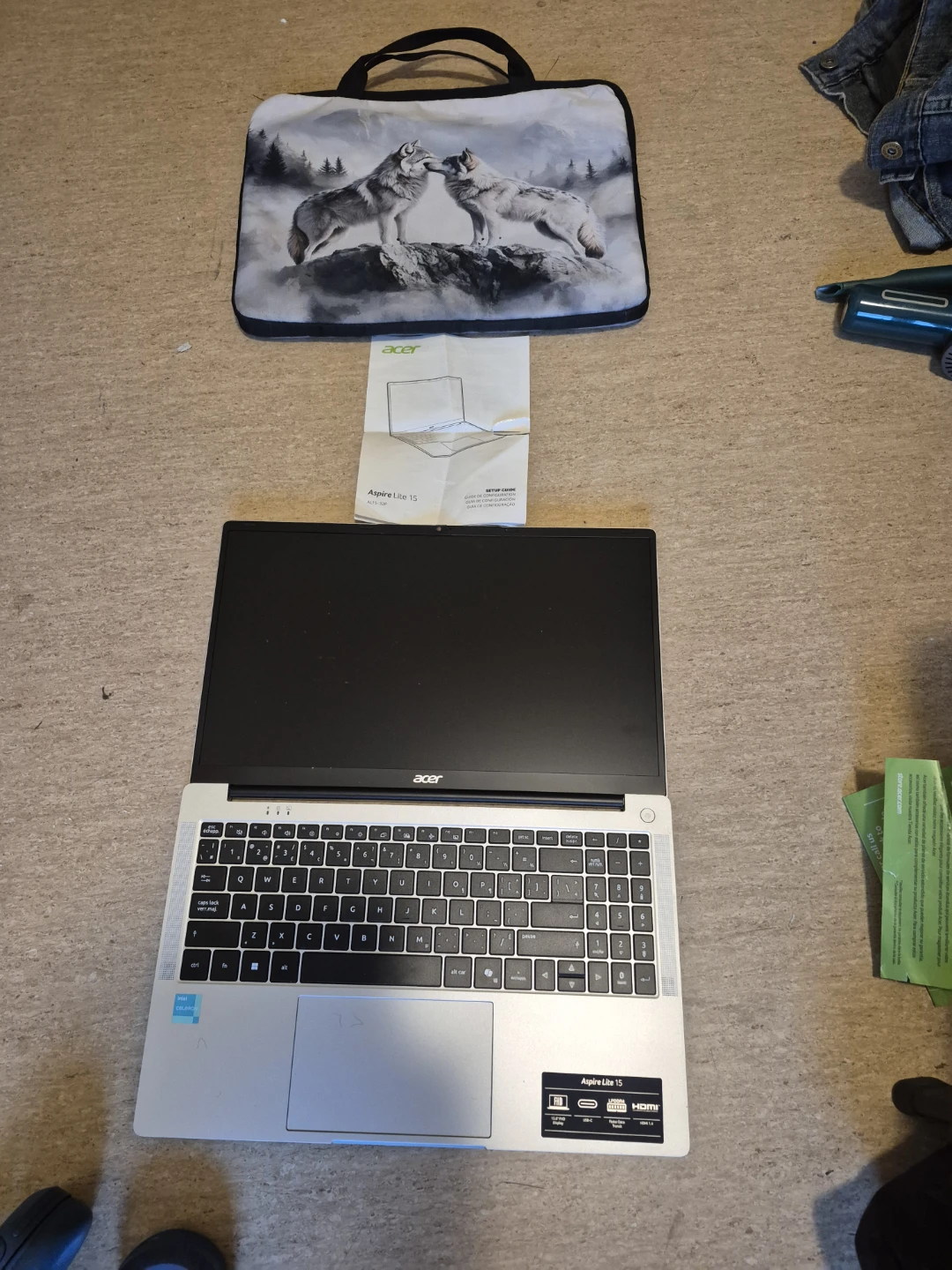 Acer Aspire Lite 15 Laptop with Wolf Print Sleeve