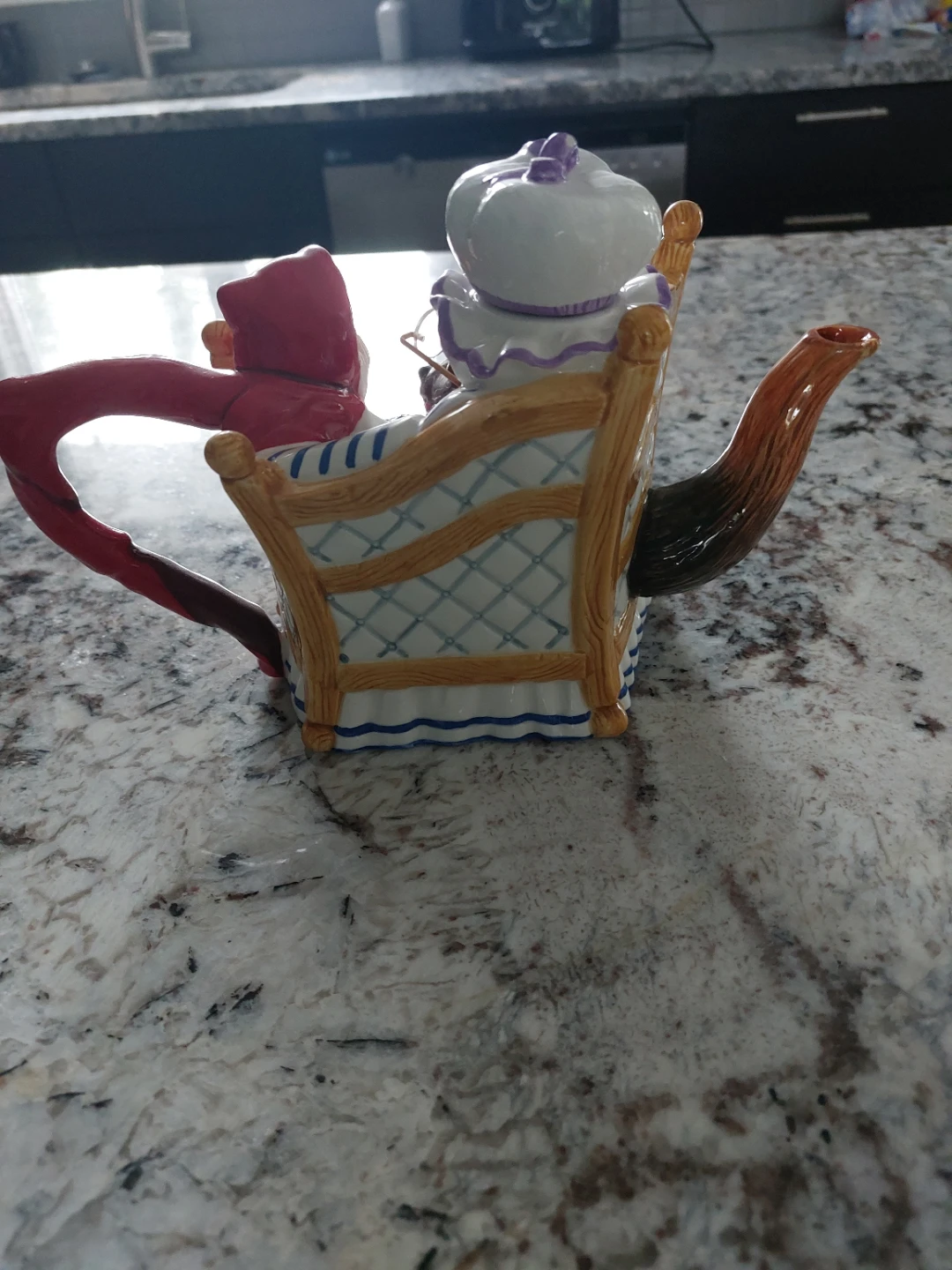 Little Red Riding Hood Novelty Teapot - photo 4