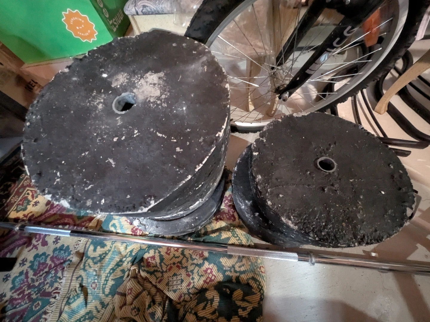Punching bag stand and weights - photo 3