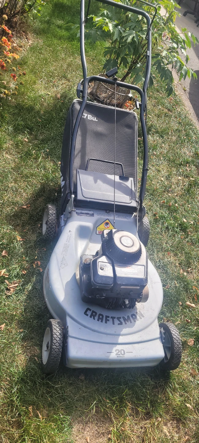 Craftsman 20-inch Gas Lawn Mower - photo 2