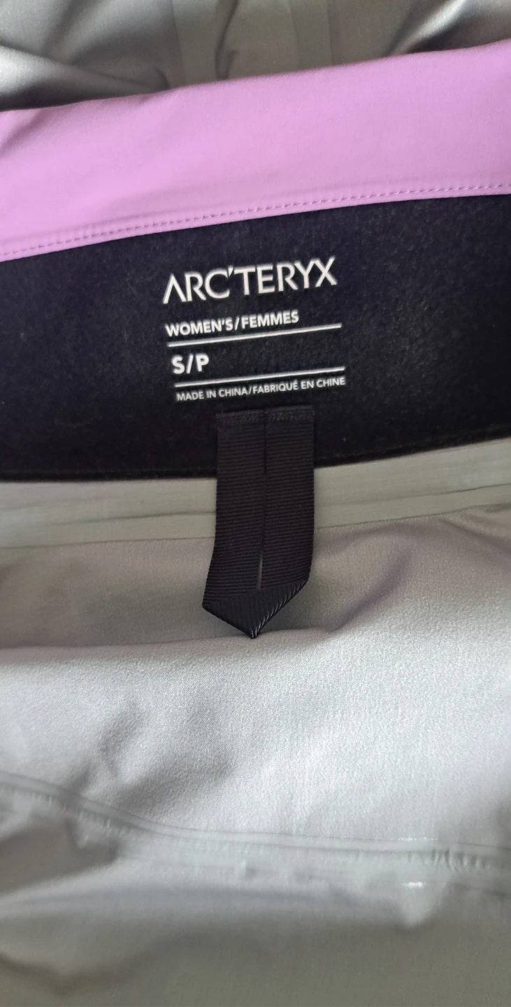 Arc’teryx Women ’s Jacket – Brand New / Never Worn – size " S " - photo 2