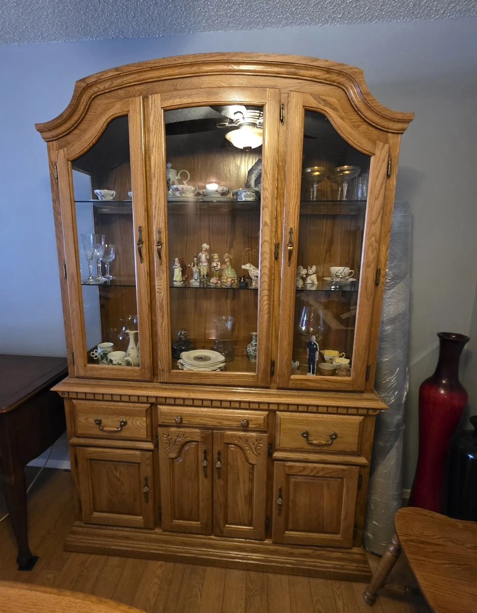 Lighted China Cabinet Solid Oak- Daveluyville