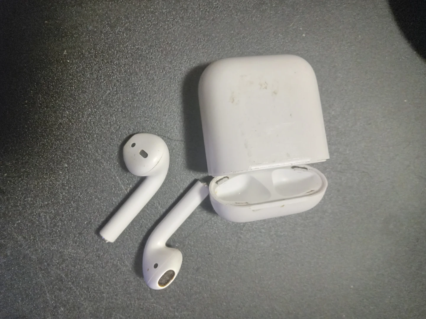 Apple AirPods with Charging Case