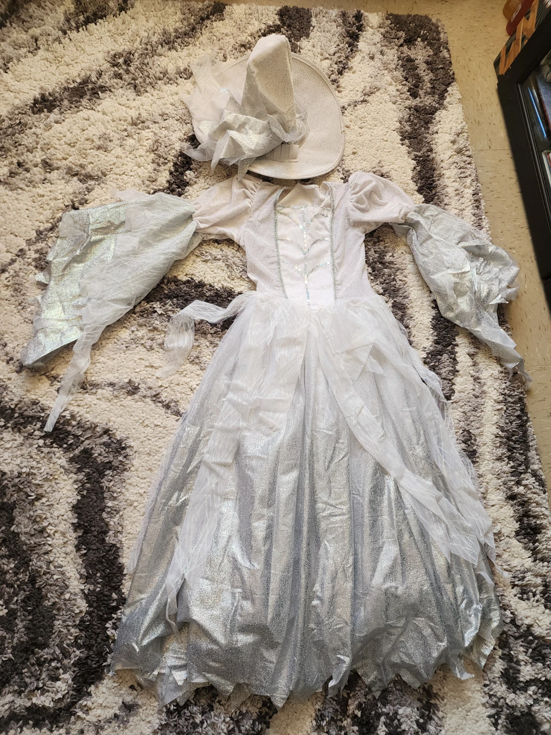 White and Silver Witch Costume - photo 4