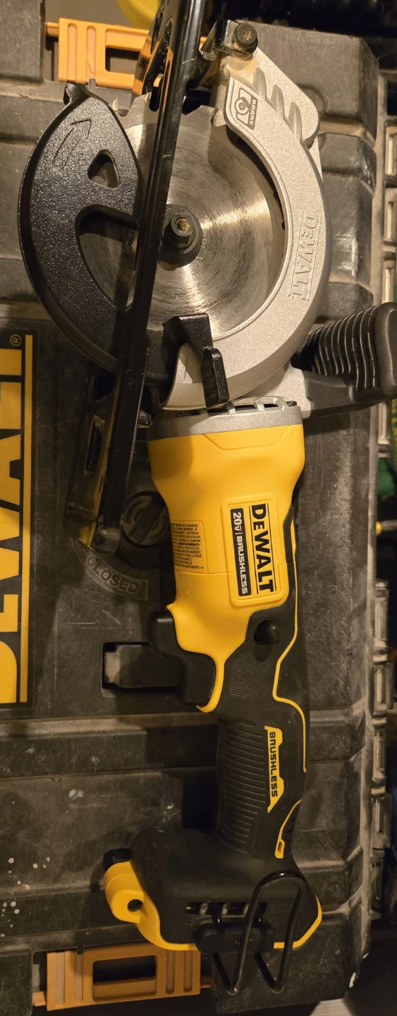 DeWalt 20V Max Brushless Circular Saw with 5Ah Battery