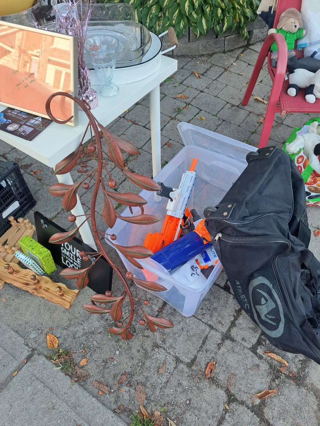 garage sale today only until 12:30 - photo 3