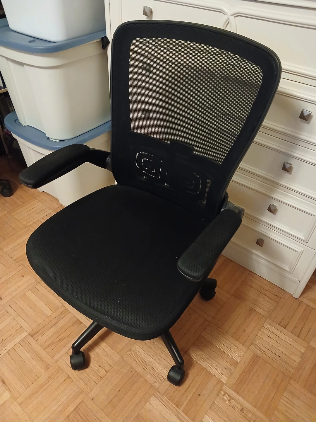 Black Mesh Office Chair - photo 2