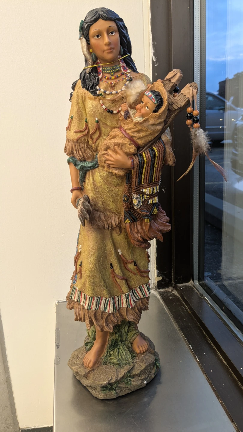 Beautiful mother and son figurine - photo 5