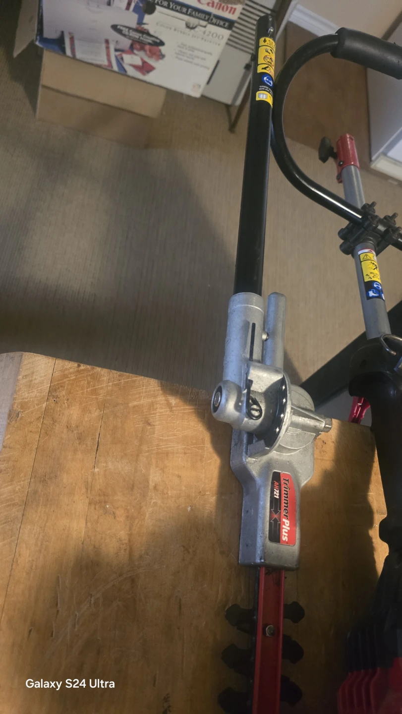 Troy-Bilt TB304BC 4-Cycle Trimmer with Hedge Trimmer Attachment - photo 4