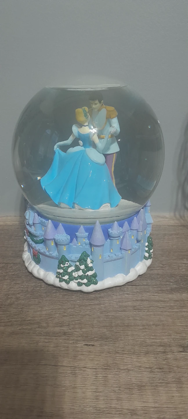 Enesco Disney Cinderlla and Prince Charming Snow Globe - photo 2