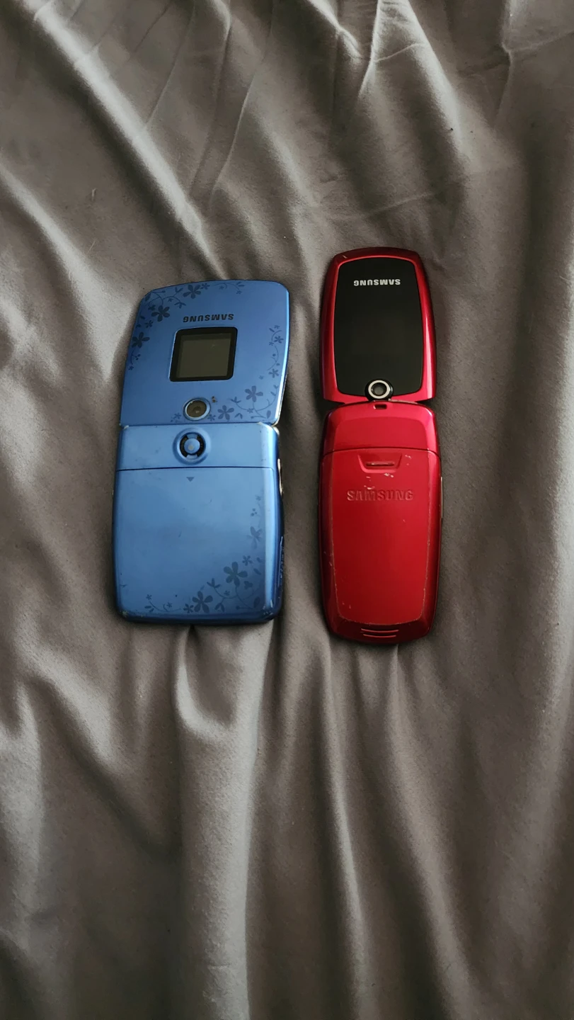 Samsung Flip Phones (2) - Blue & Red - photo 2