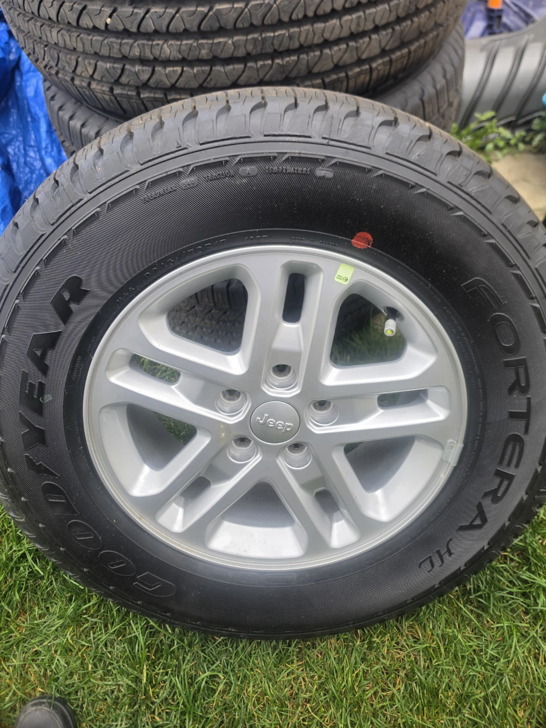 Jeep 17-inch Wheels with Goodyear Fortera Tires - photo 3