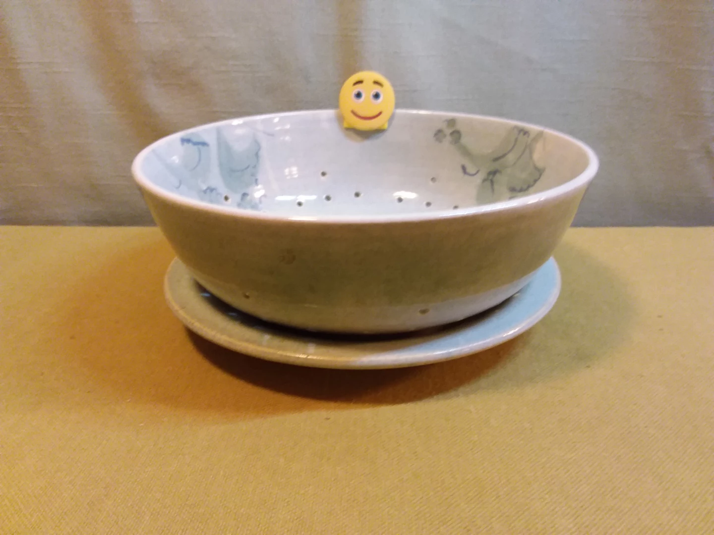 🏈 🍇 🍓 ➡️ Ceramic Berry Colander 🍇 🍓