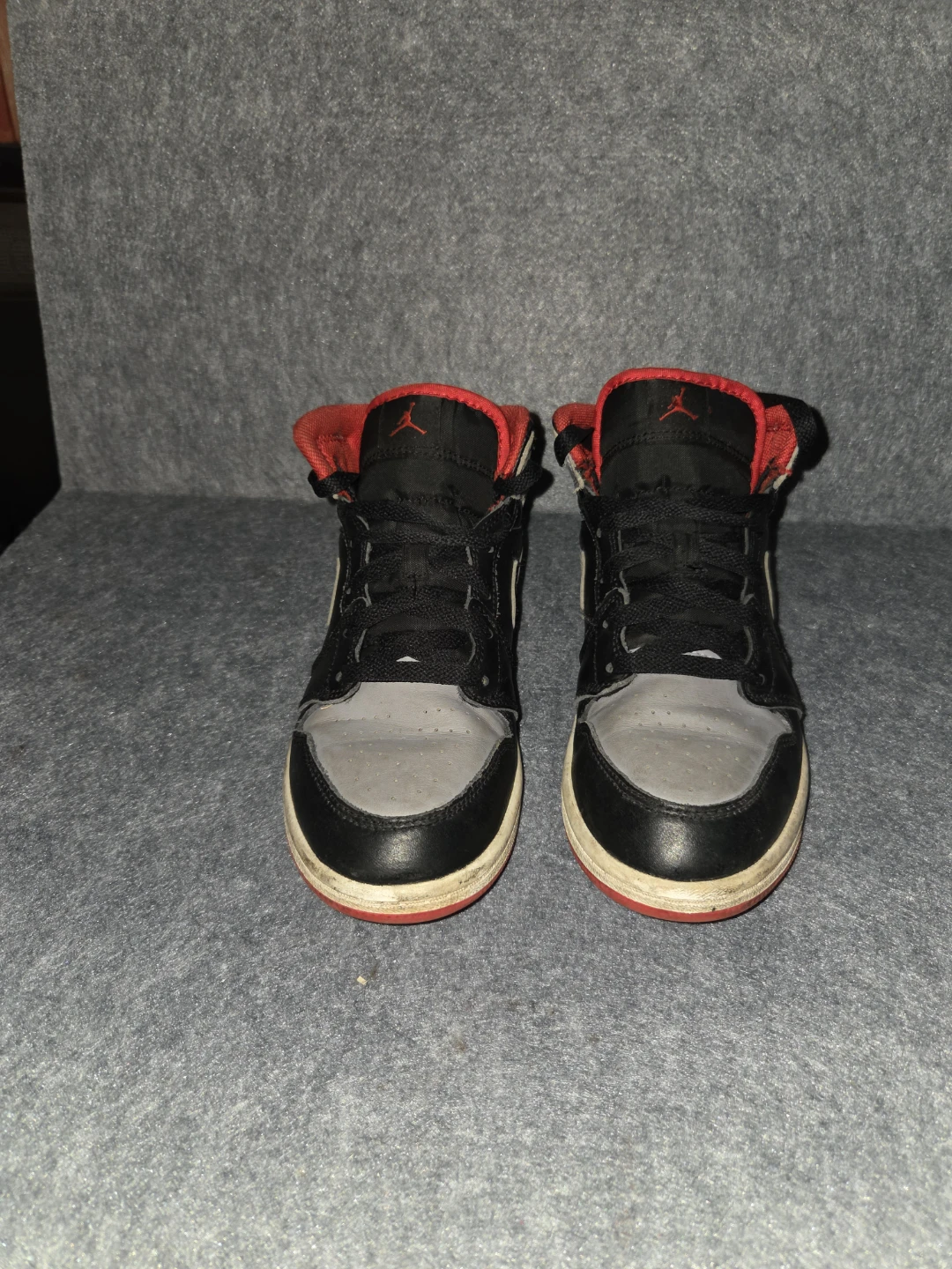 Nike Air Jordan 1 Mid Shoes Youth Size 2.5Y