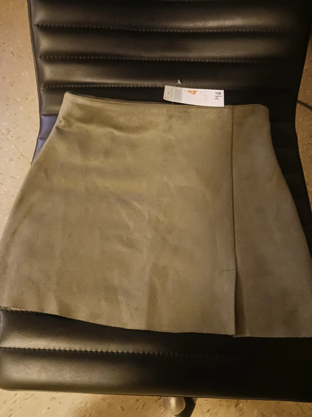 🏈 Olive Faux Suede Mini Skirt Size 4 - photo 3
