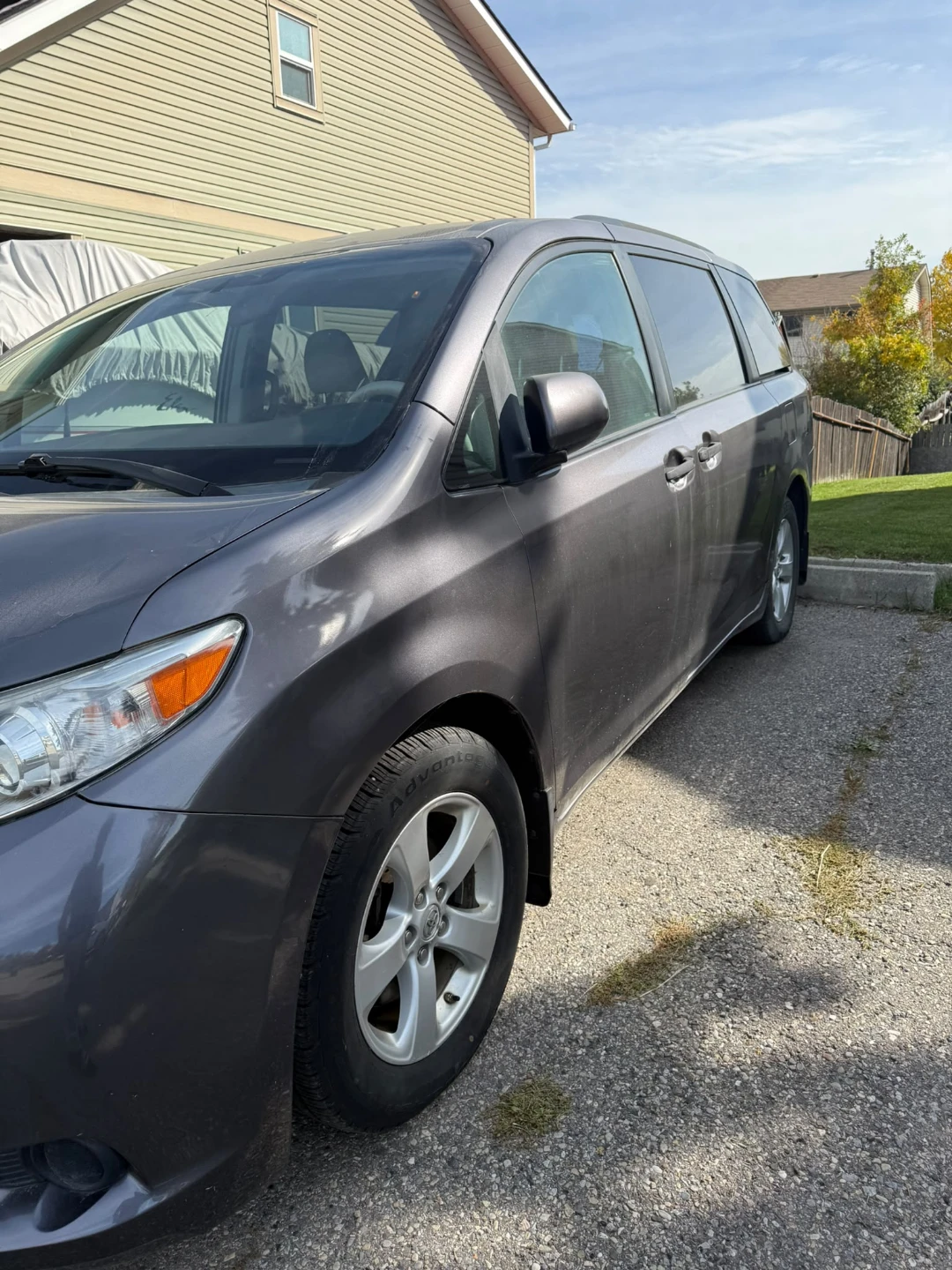 Toyota Sienna Minivan - photo 2