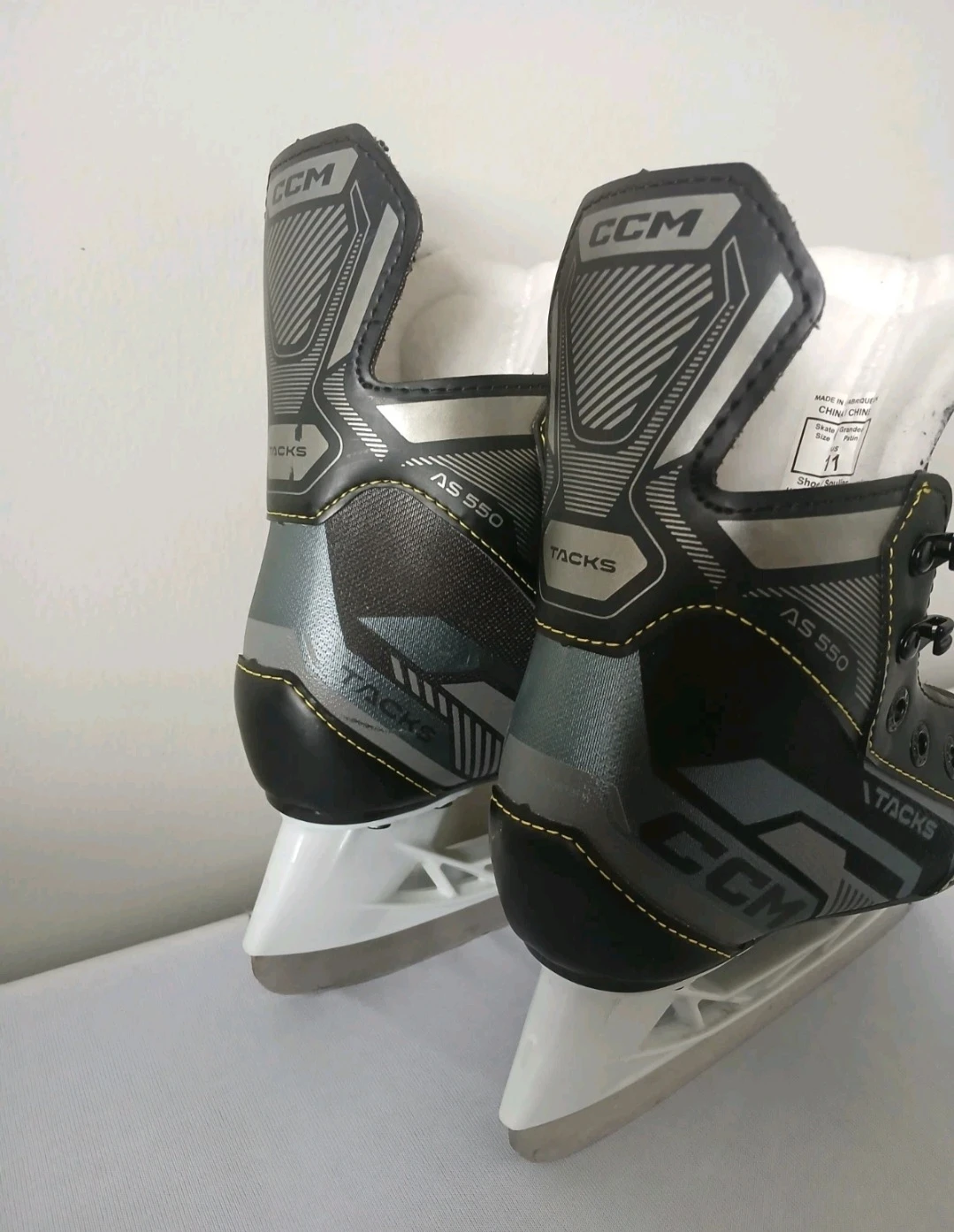Brand New CCM Tacks AS-550 Youth Ice Skates Size 11 Regular fit - photo 2