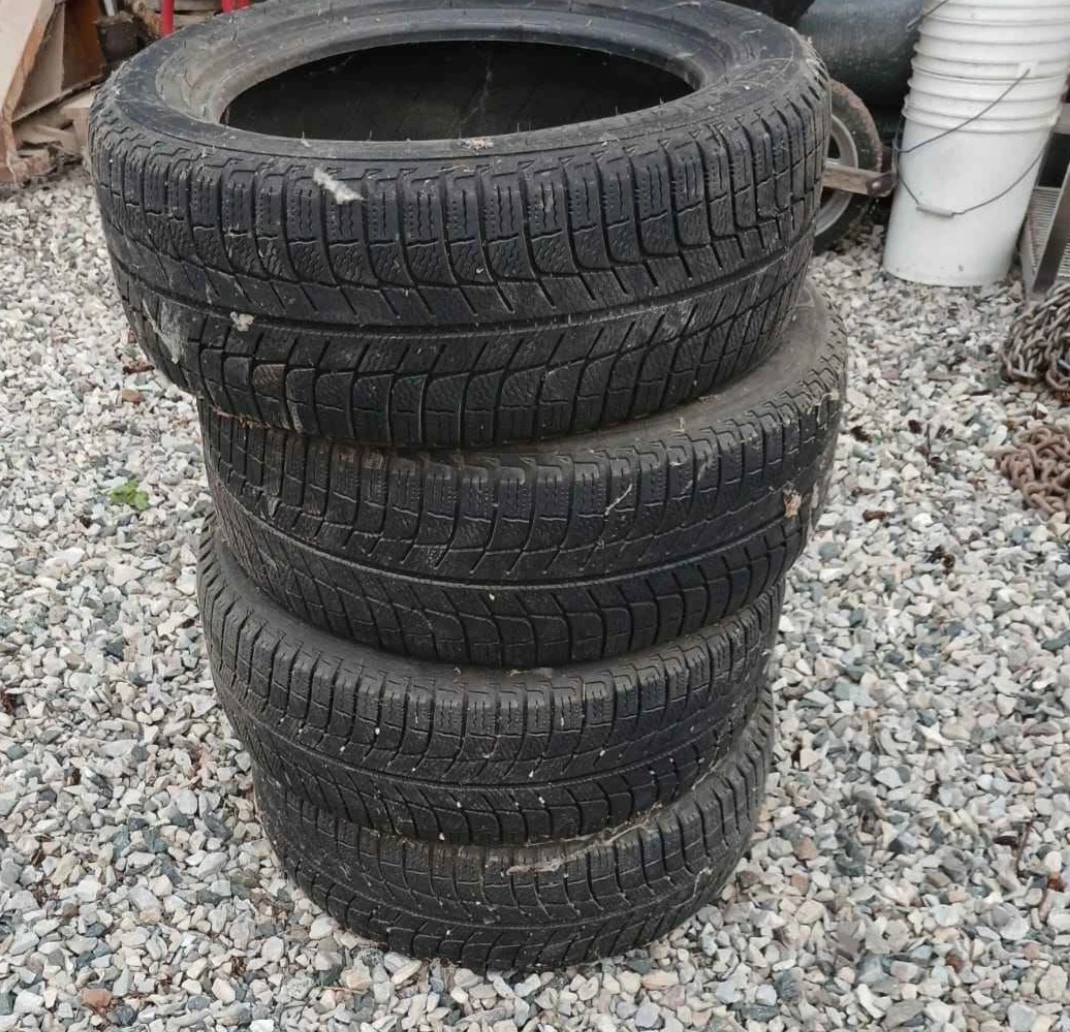 Set of 4 michelin winter tires 205/55R -16
