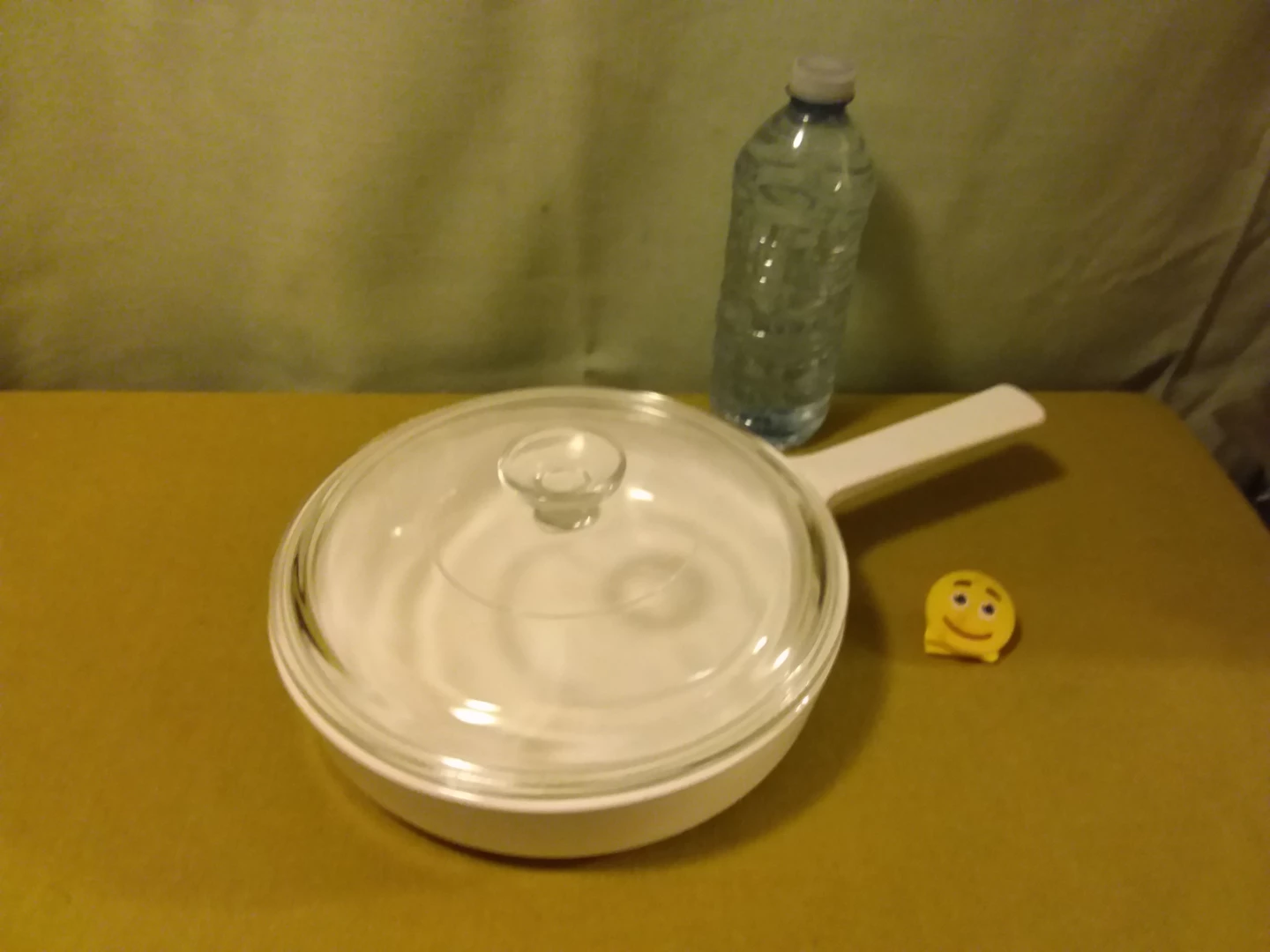 🏈 🧫 ➡️ CorningWare White Skillet  w / Glass Lid