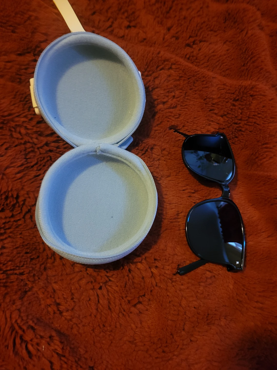 Halara Sunglasses with Carrying Case - photo 5