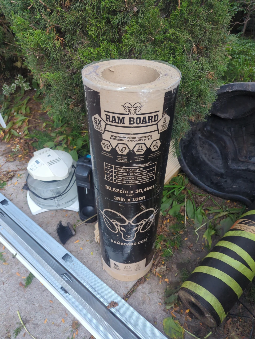 Free stuff Riverdale between Carlaw & Logan - photo 2