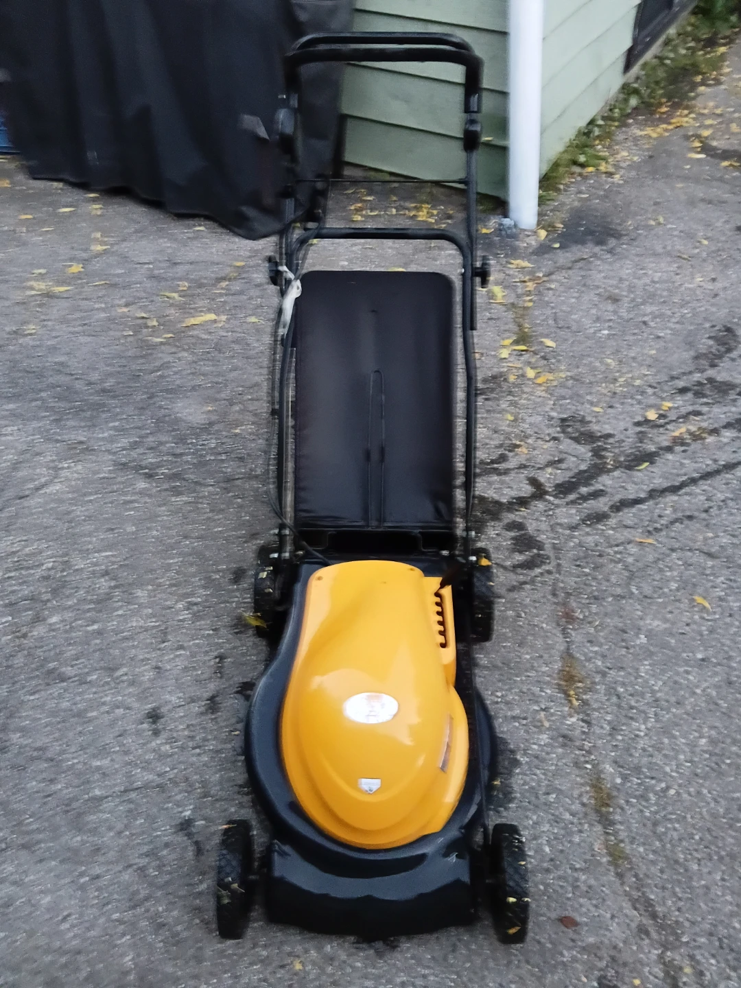 Yardsworks 18" Electric Lawnmower - photo 2