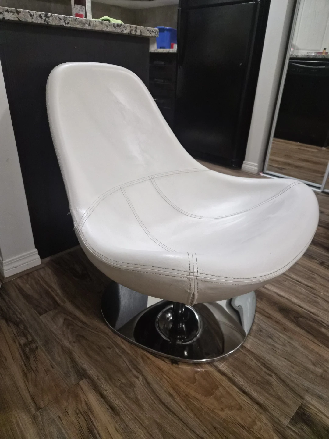 Modern White Swivel Chair - photo 2