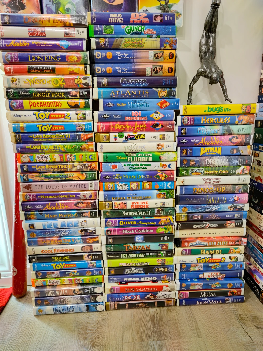 Vintage VHS Clam Shell Movie Tapes 100+ - photo 3