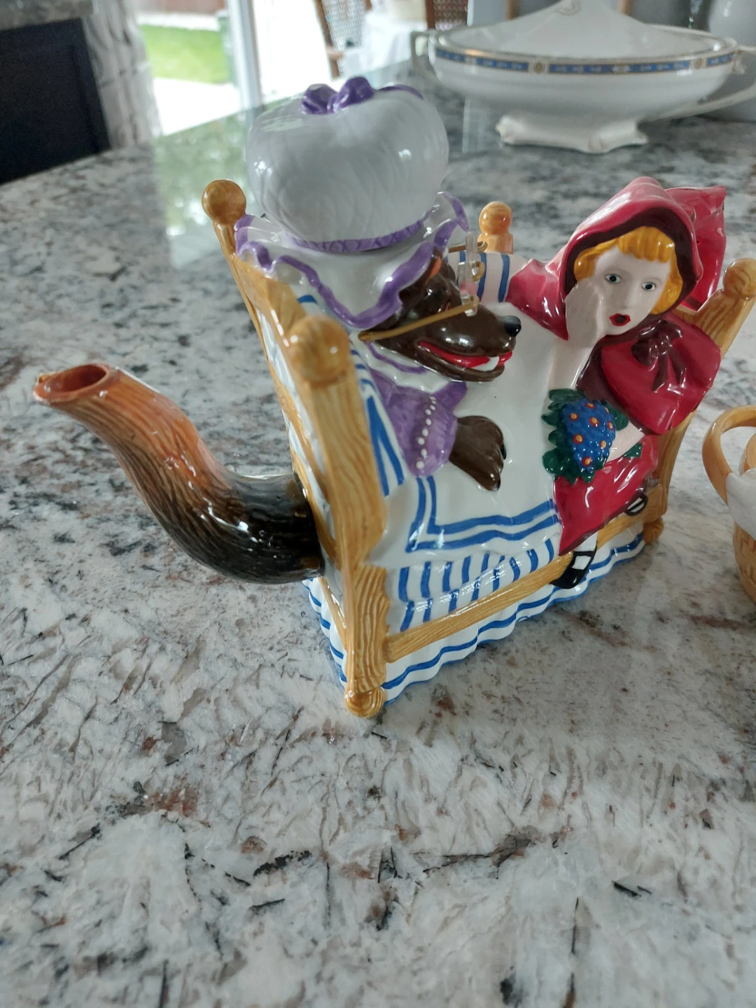 Little Red Riding Hood Novelty Teapot - photo 3