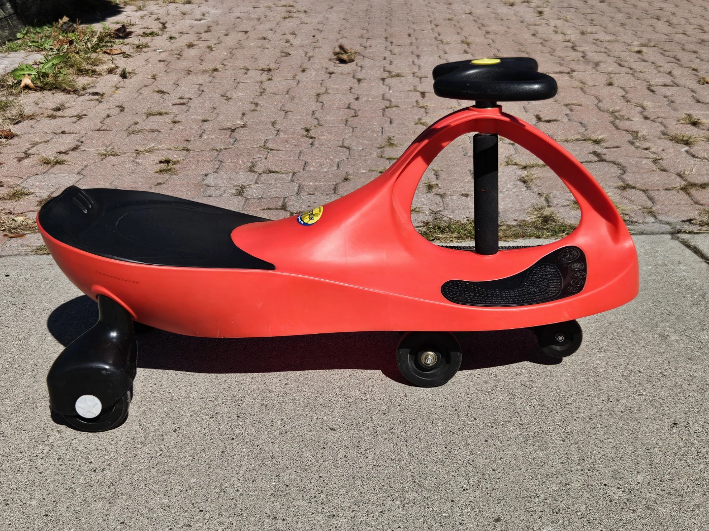 PlasmaCar ride-on toy in red - photo 3