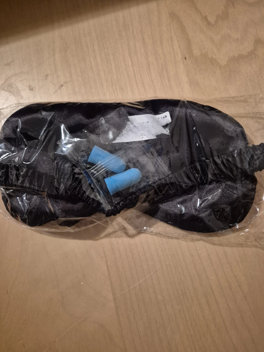 BNIP)Black Silk Sleep Mask with Earplugs - photo 2