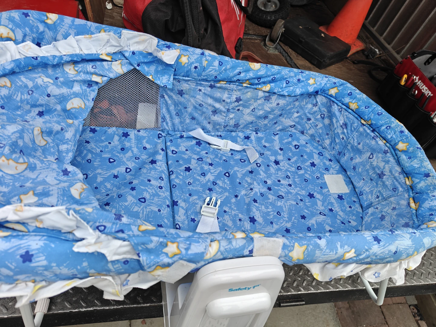 Safety 1st baby bassinet with vibration