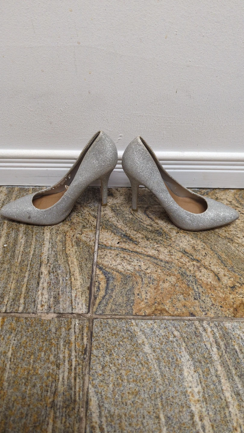 Ardene Silver Glitter Stiletto Heels Size 7 - photo 2
