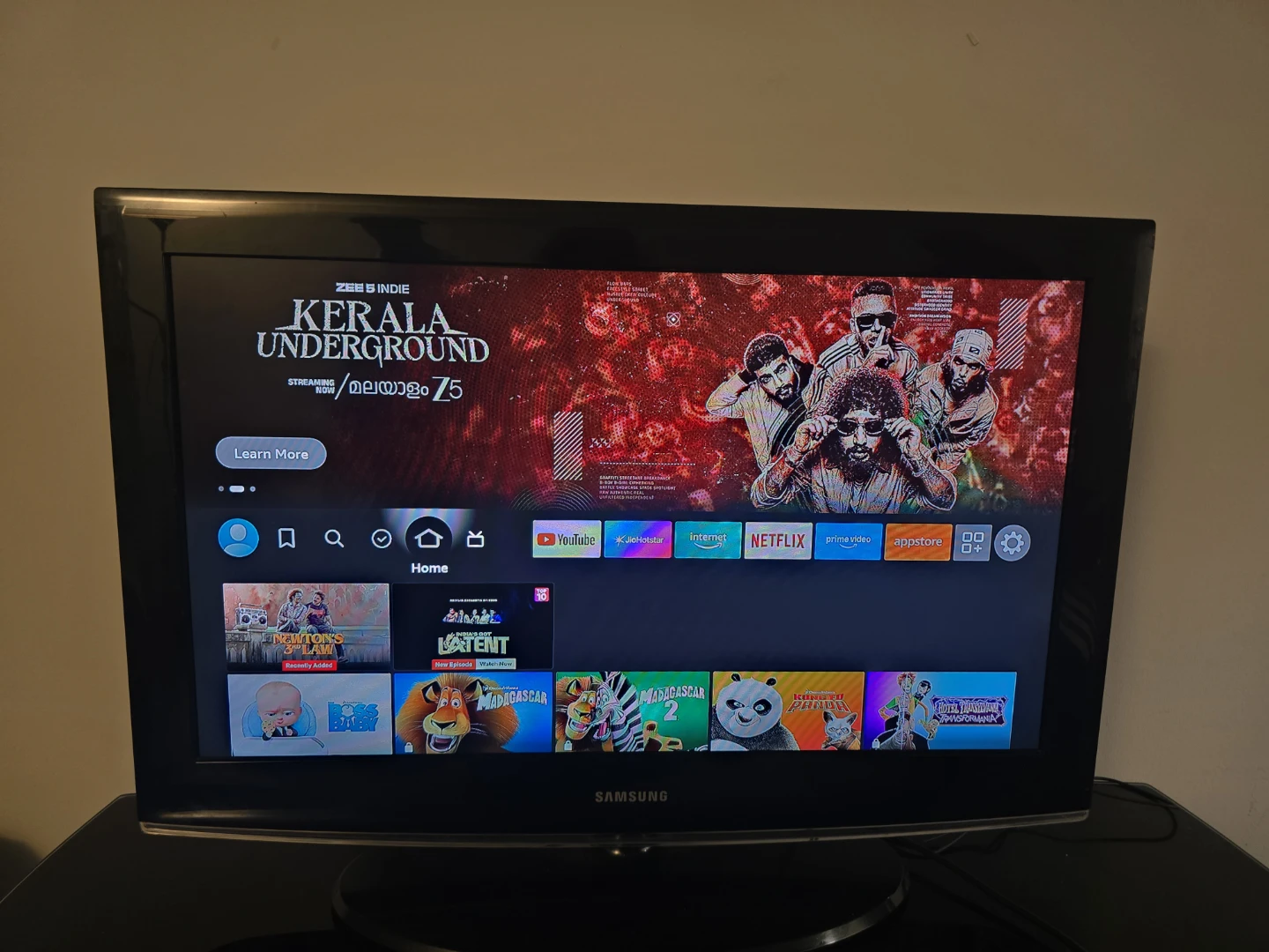 Samsung Flat Screen TV 30 inches